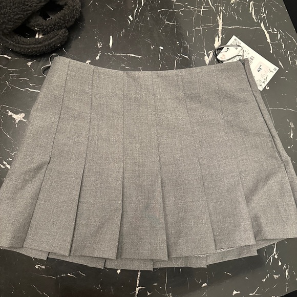 Zara pleated mini skirt NEW - Picture 2 of 5